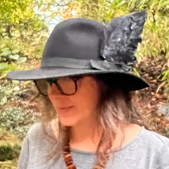 Meet your Posher, Sarah - Picture 1 of 1